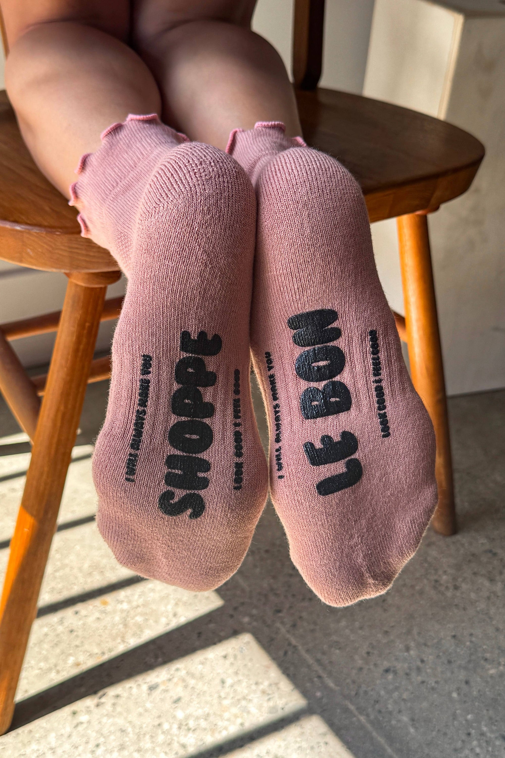 Le Bon Shoppe| Ruffled Hugger Crew Socks | Vintage Pink