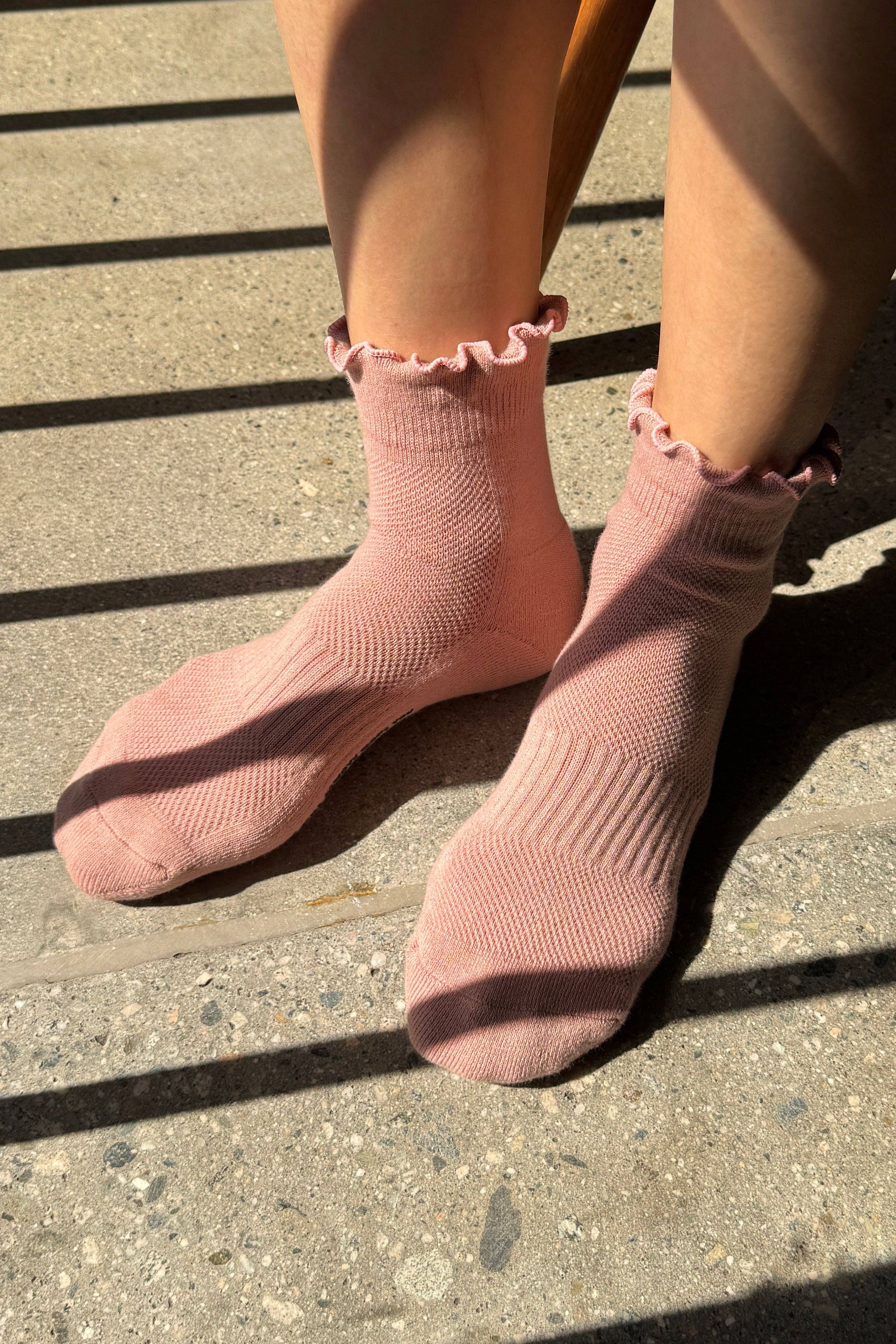 Le Bon Shoppe| Ruffled Hugger Crew Socks | Vintage Pink