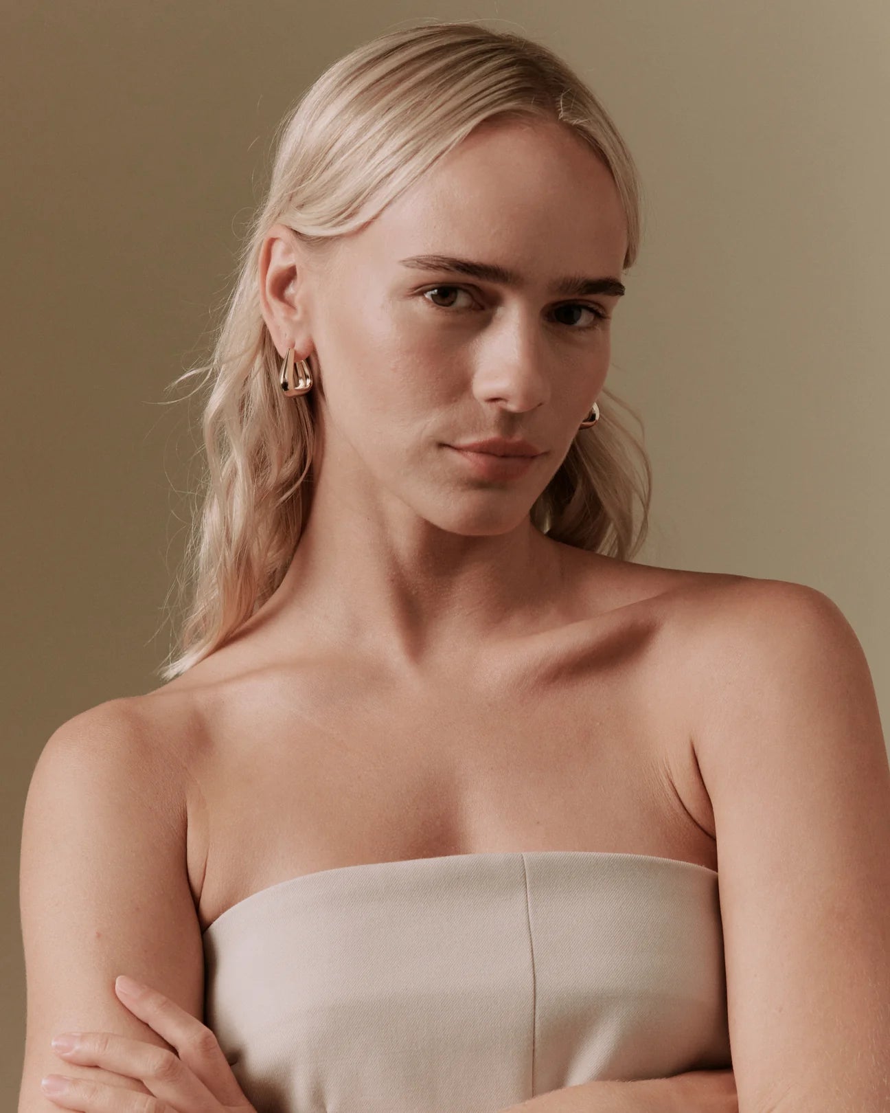 THEIR| Lyle Medium Triangle Hoops | Gold - Paloma