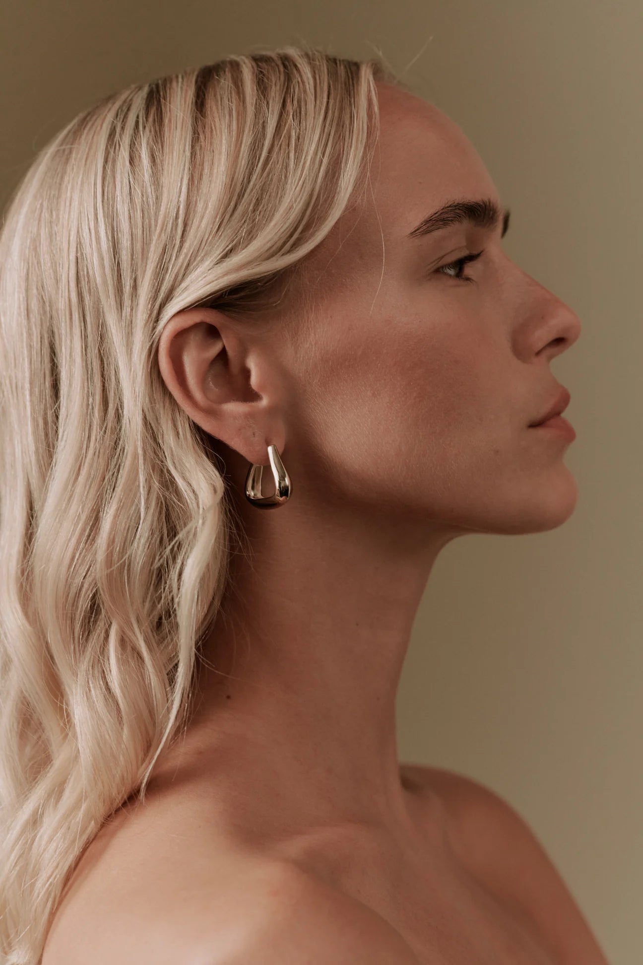 THEIR| Lyle Medium Triangle Hoops | Gold