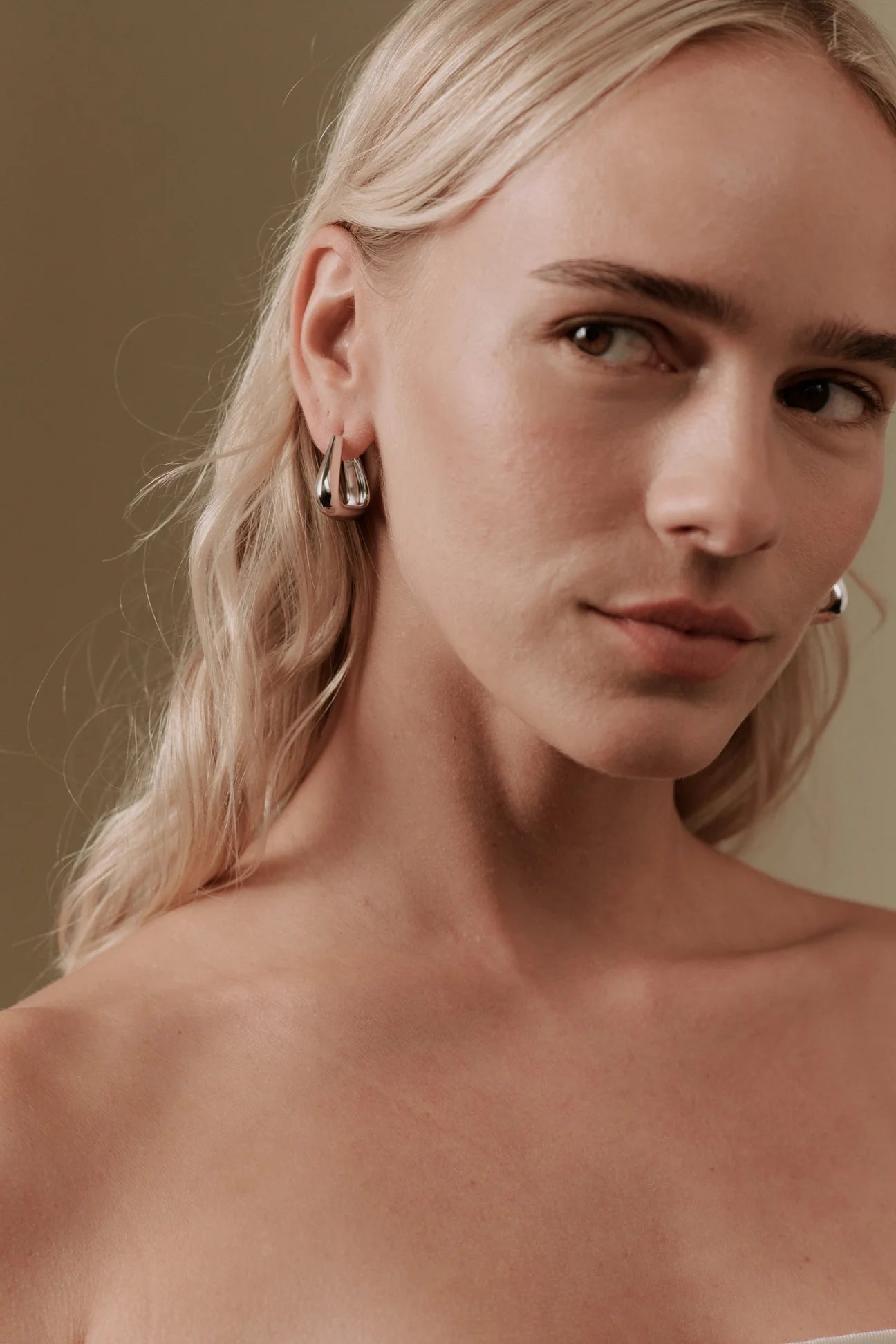 THEIR| Lyle Medium Triangle Hoops | Silver - Paloma