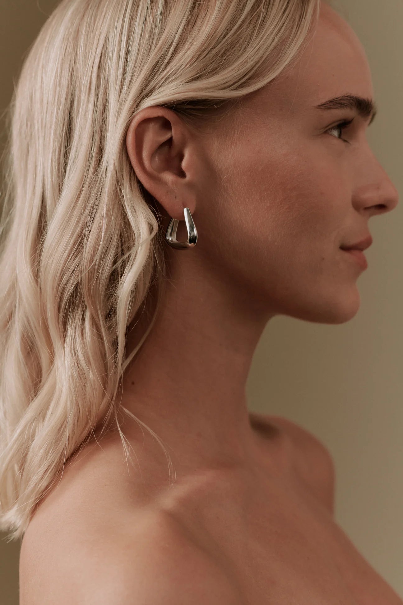 THEIR| Lyle Medium Triangle Hoops | Silver