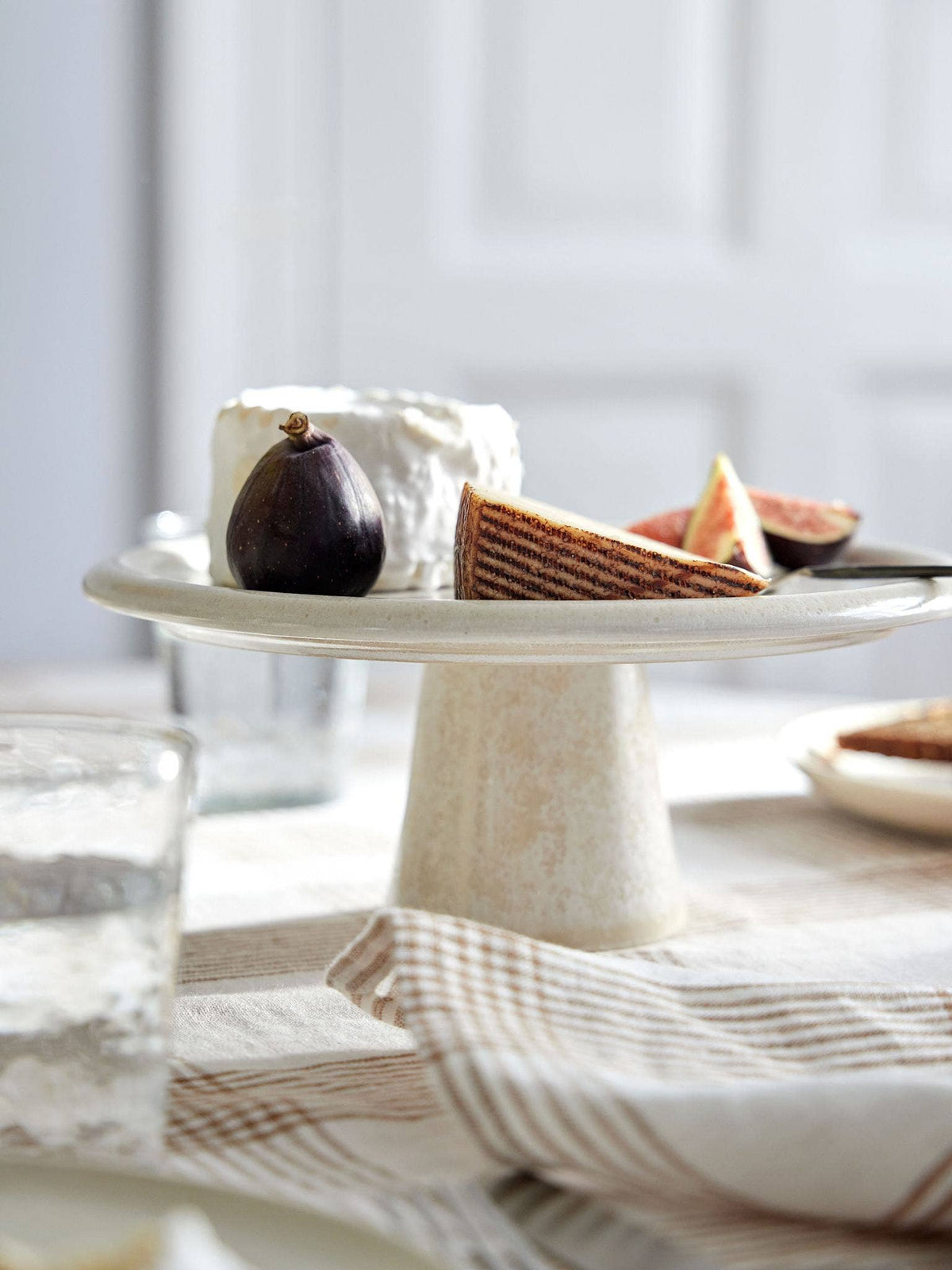 NEW- Granada serving stand