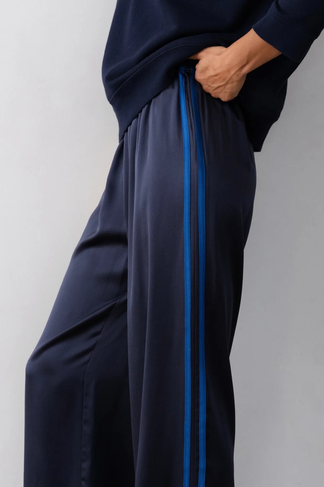 Donni Silk Stripe Simple Pant | Navy/Blueberry