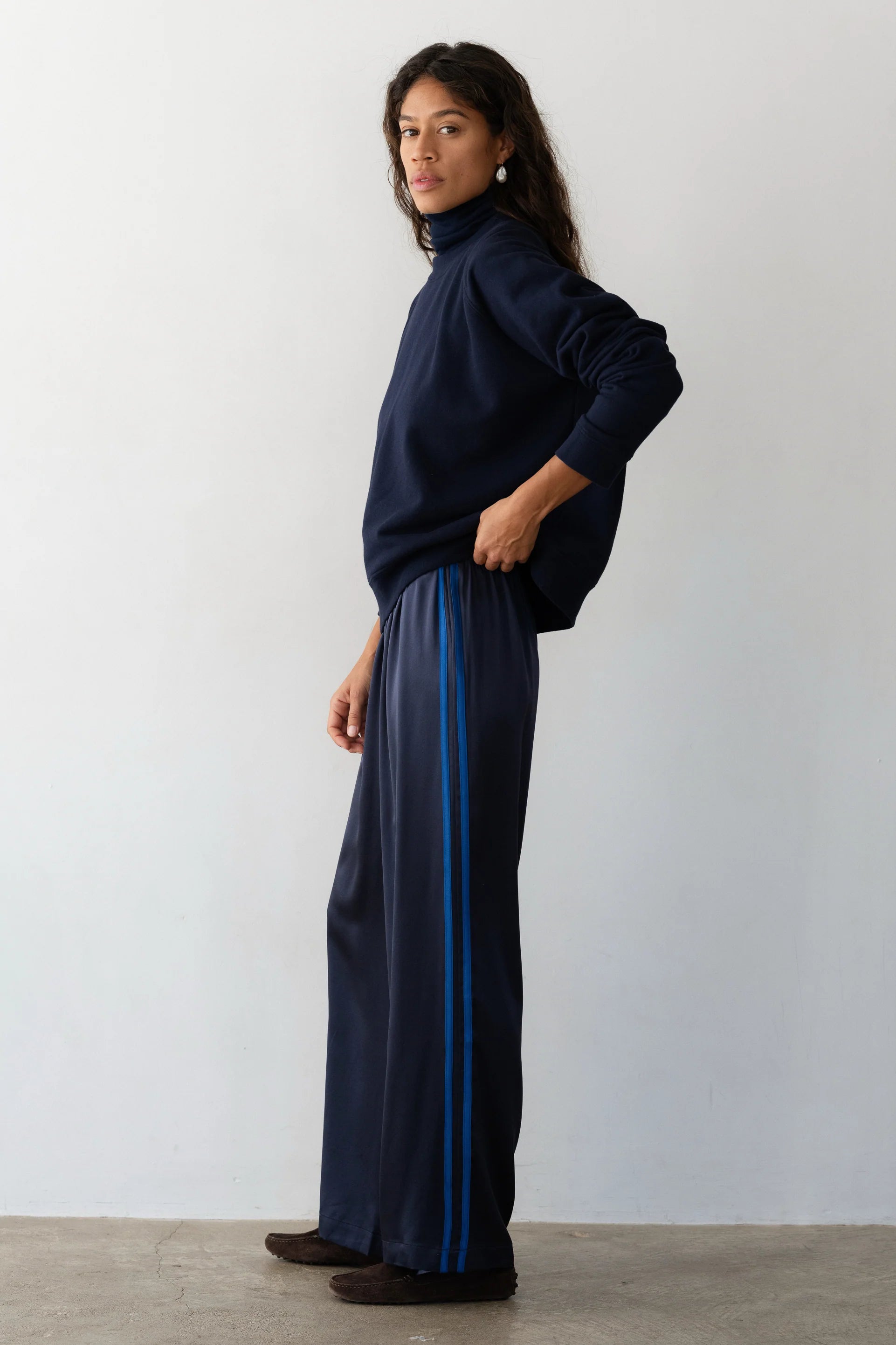 Donni Silk Stripe Simple Pant | Navy/Blueberry