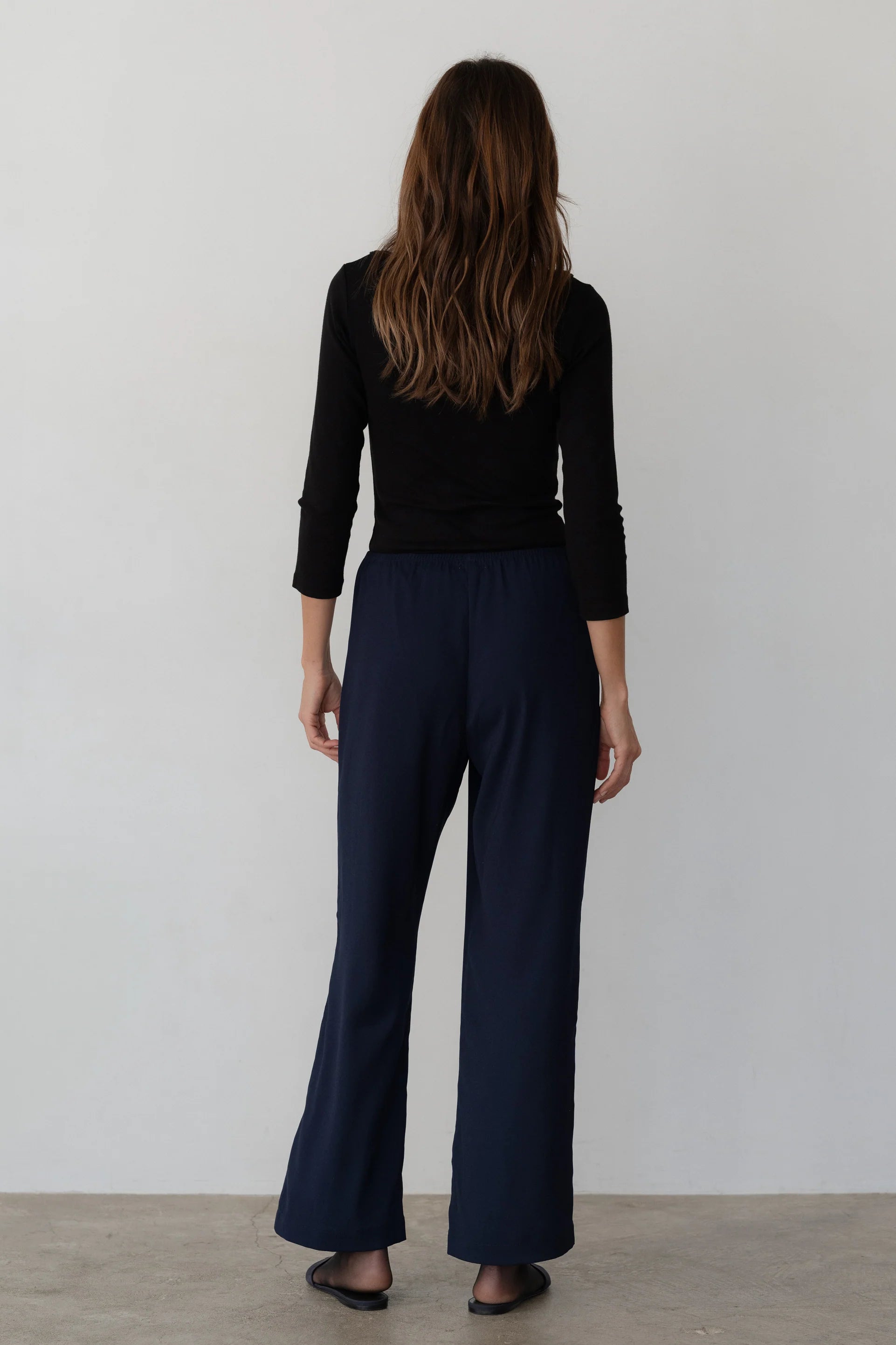 Donni | The Crepe Simple Pant | Navy