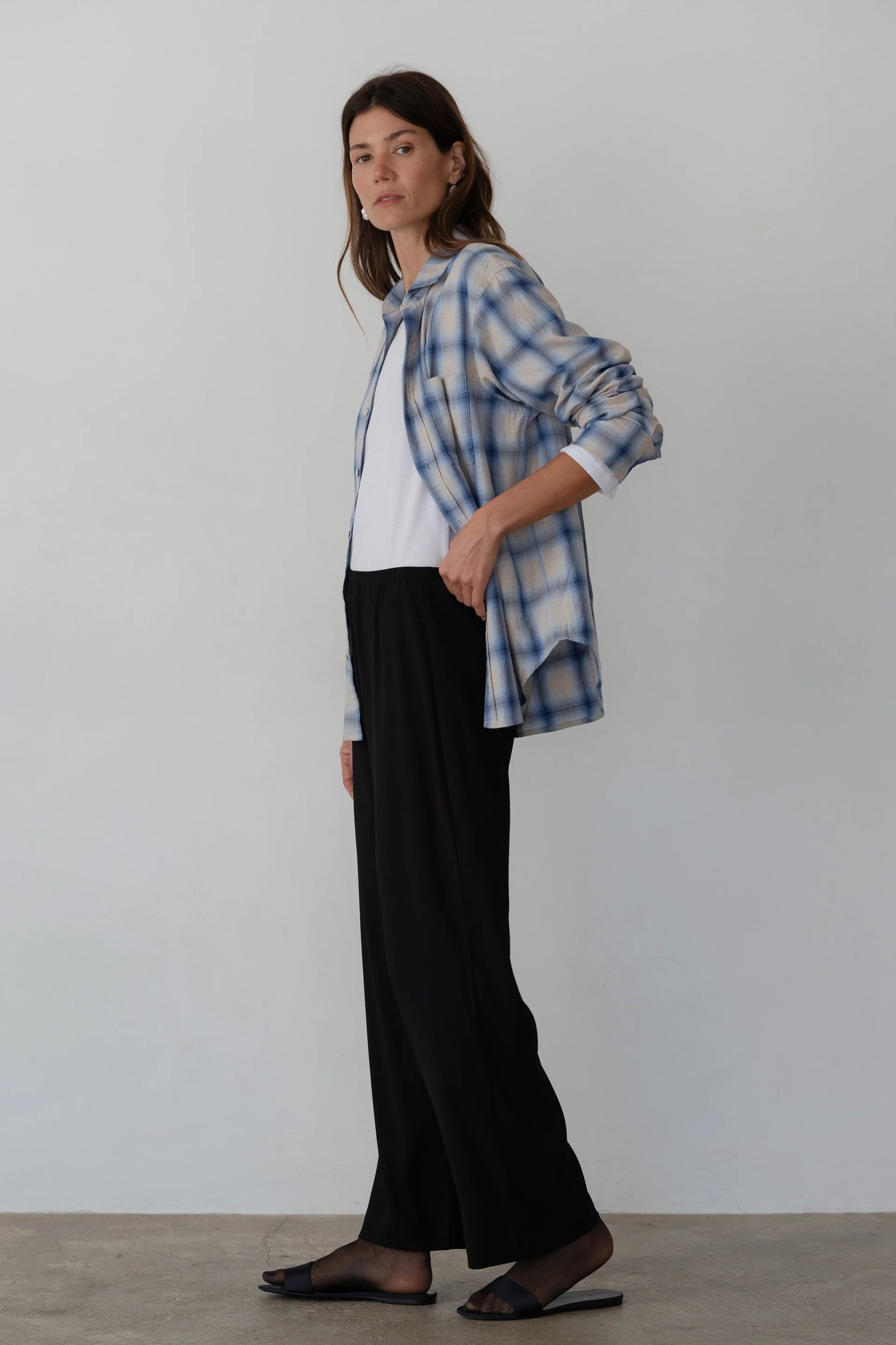 Donni | The Crepe Simple Pant | Jet