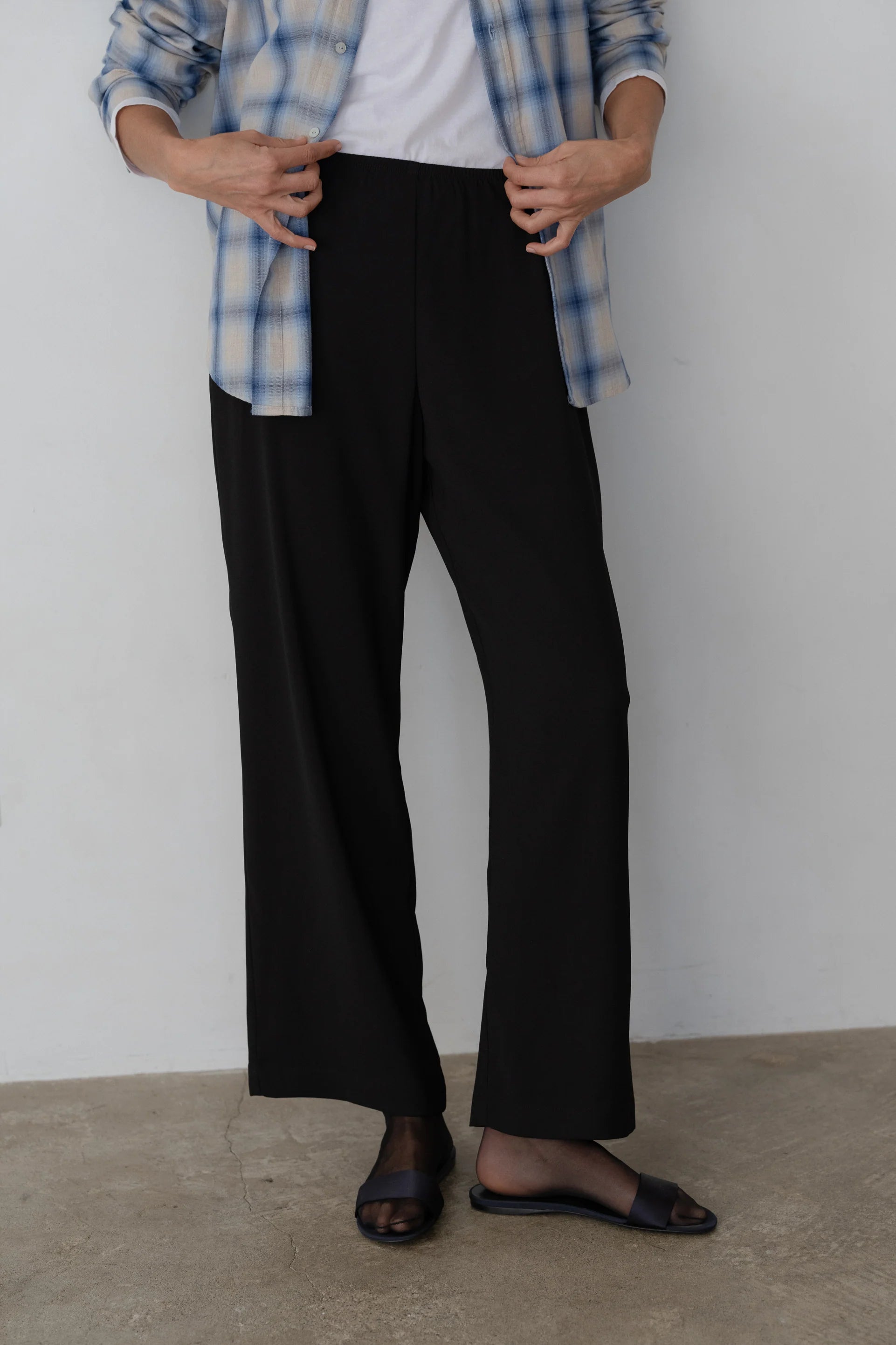 Donni | The Crepe Simple Pant | Jet