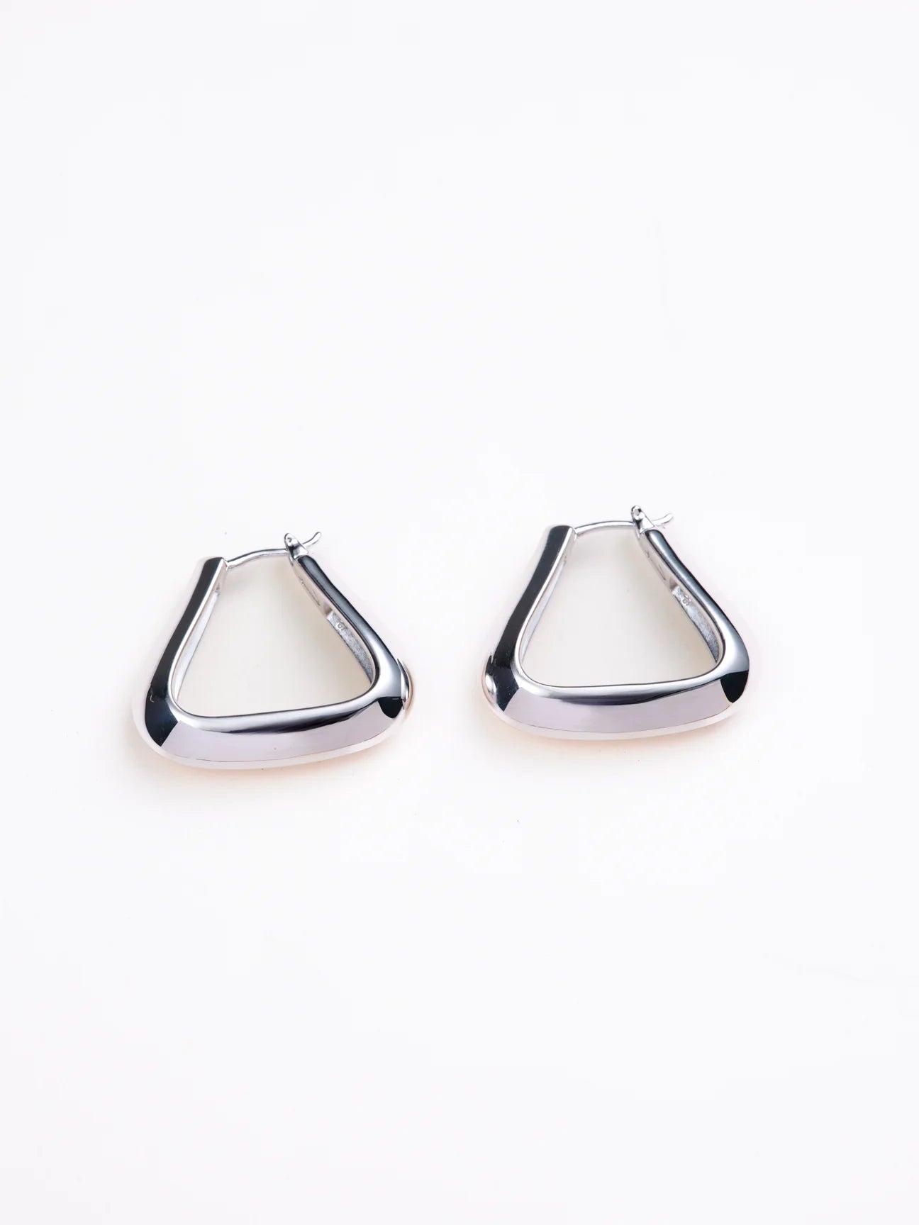 THEIR| Lyle Medium Triangle Hoops | Silver