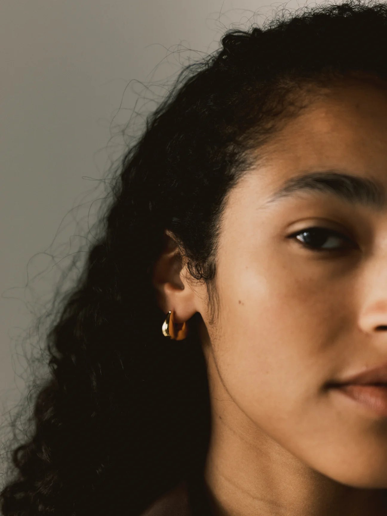 THEIR| Lucy Chunky Huggie | Gold