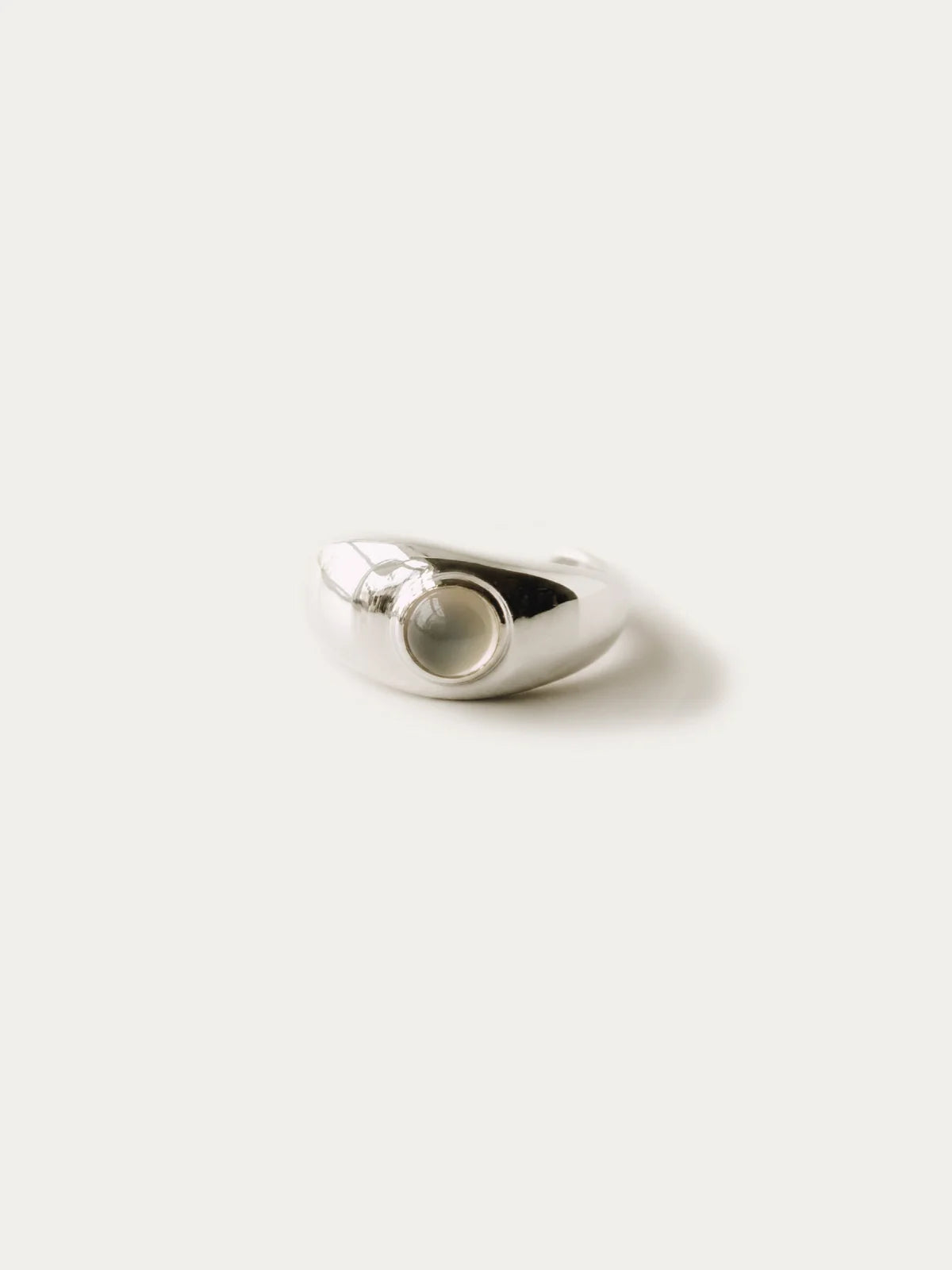 Vimeria | Knuckle Ring | White Agate