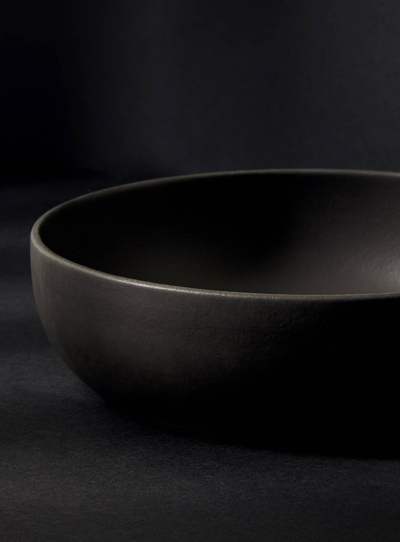 Shallow Serving Bowl | Matte Black
