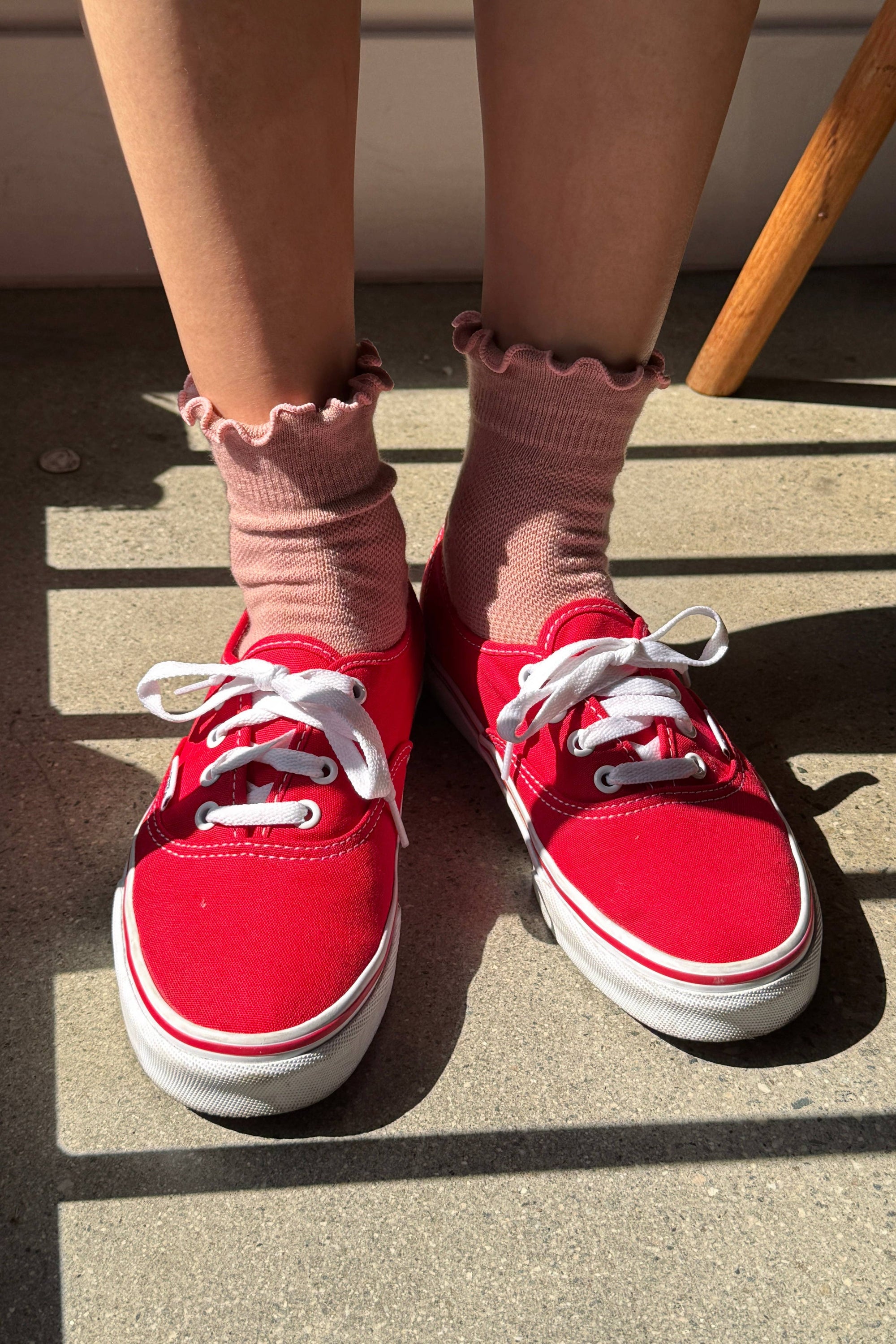 Le Bon Shoppe| Ruffled Hugger Crew Socks | Vintage Pink